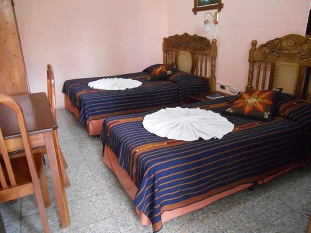 Hotel El Chaparral Panajachel Pokoj fotografie